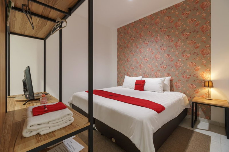 RedDoorz Plus near Exit Toll Puncak 2, Bogor, Indonesia