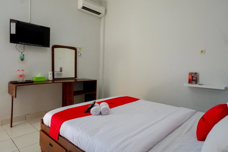 RedDoorz near Padang Golf Adisucipto, Potrojayan, Indonesia
