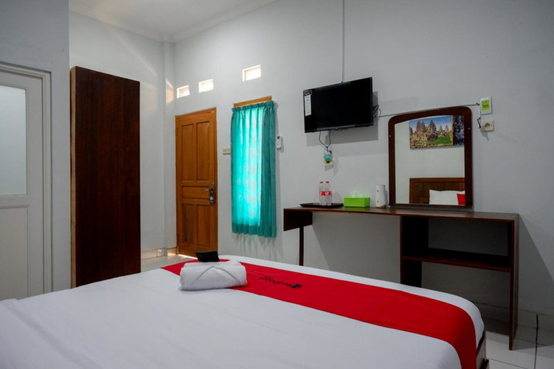 RedDoorz near Padang Golf Adisucipto, Potrojayan, Indonesia
