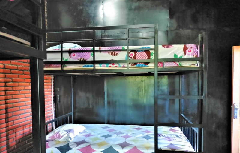 Kendang Kempul Hostel, Dadapan, Indonesia