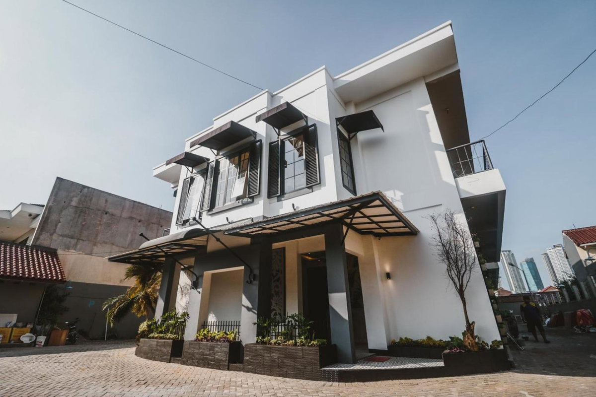 RedDoorz Plus near Mall Slipi Jaya, Indonesia
