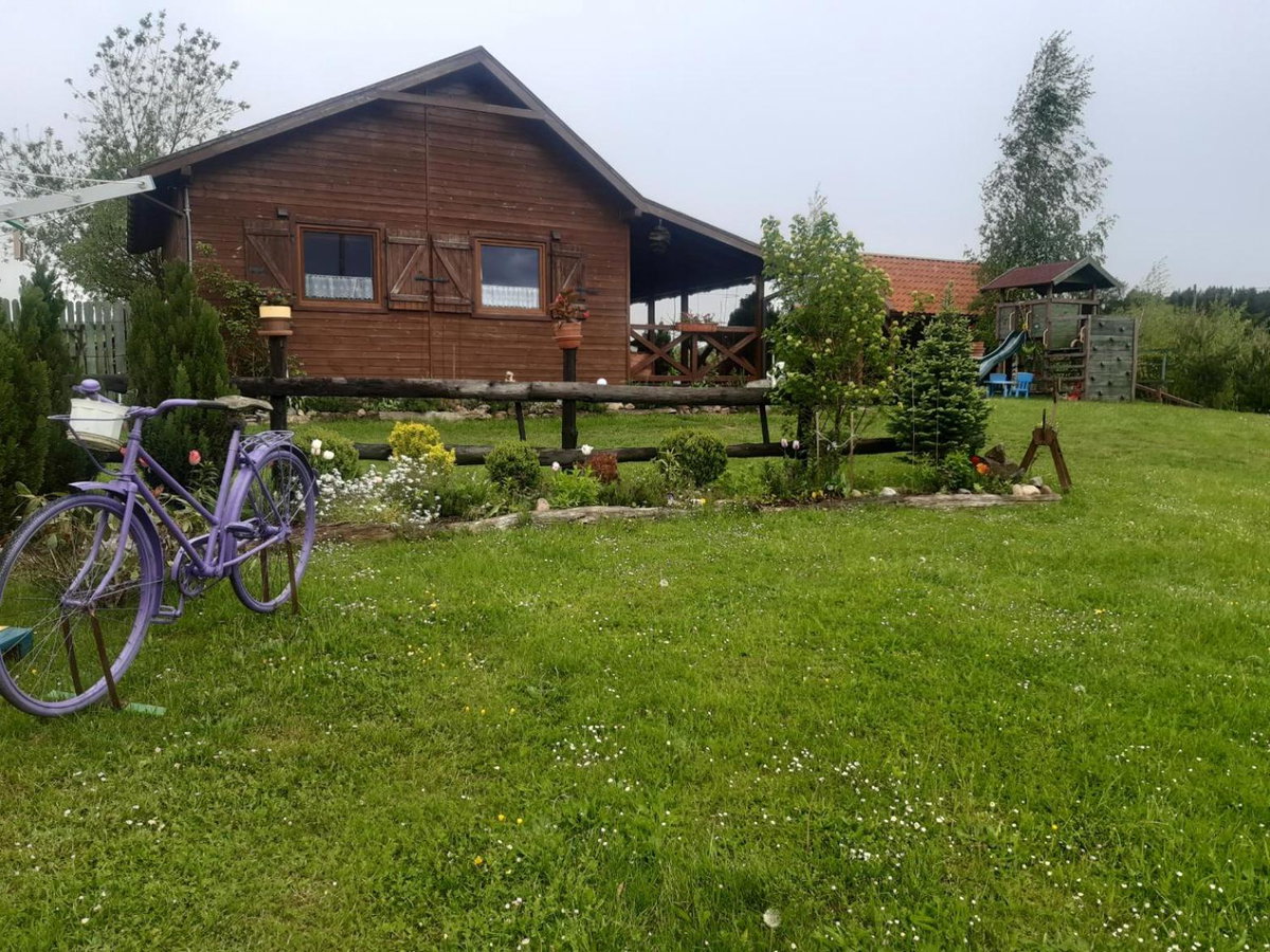 Domek w Kwiatach, Poland