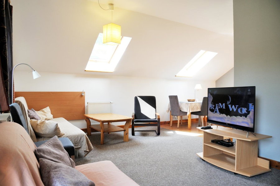 Duży apartament w Karpaczu, cisza, parking, balkon lub taras, zieleń, plac zabaw, sklep 5min, Karpacz, Poland