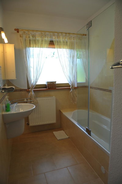 Duży apartament w Karpaczu, cisza, parking, balkon lub taras, zieleń, plac zabaw, sklep 5min, Karpacz, Poland