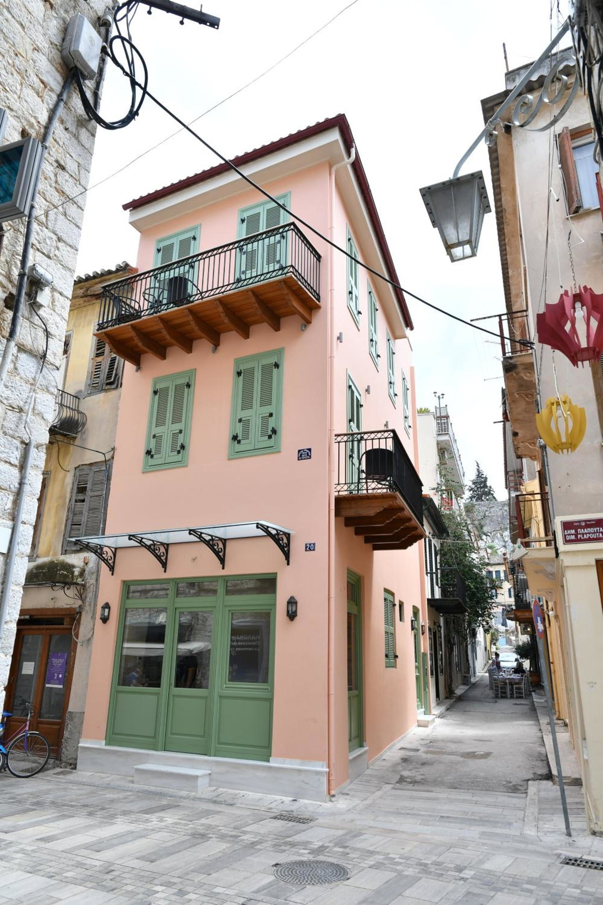 Onar Pension, Greece