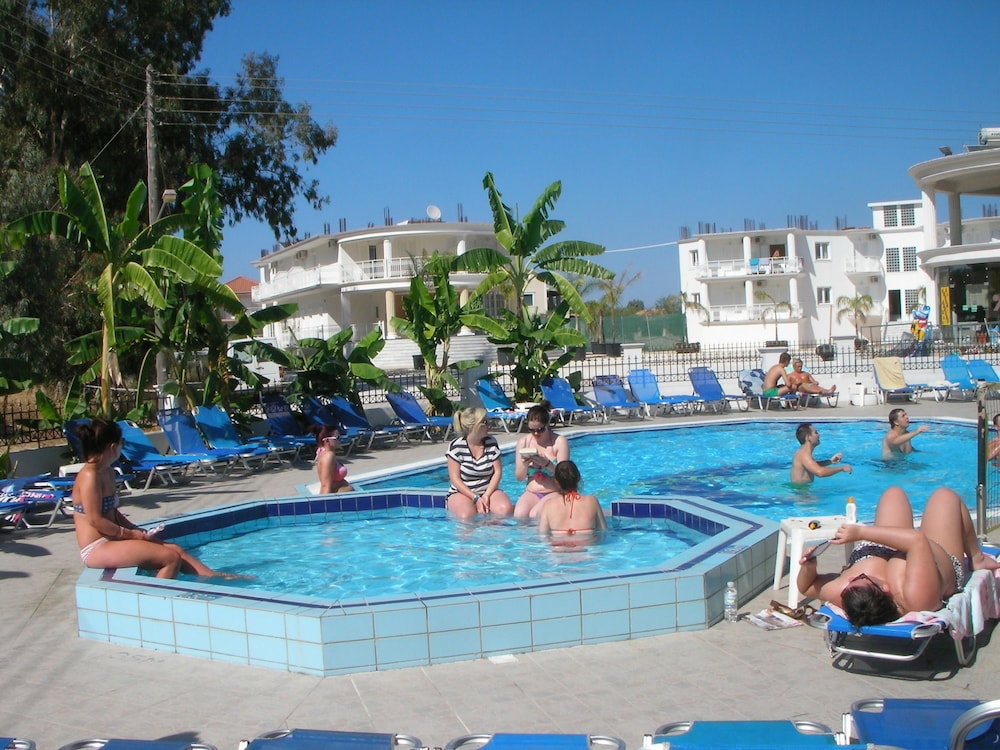 Mariana Hotel, Greece