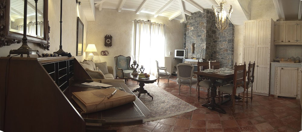 Hotel · Ostra Menalon Luxury Suites, Tripoli
