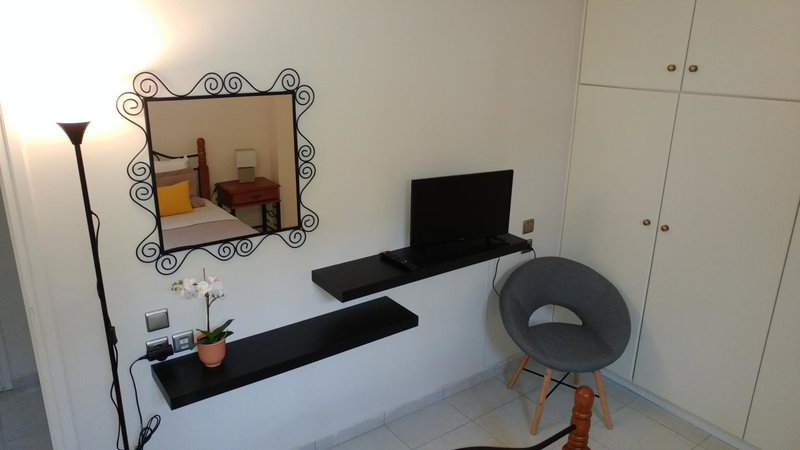 Cozy Apartments near the airport, Artemida, Greece