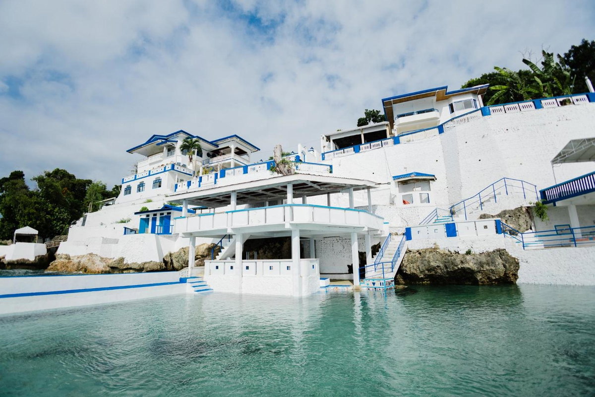 Hotel · Rockwalled Adventure Resort by Hiverooms, Dalaguete