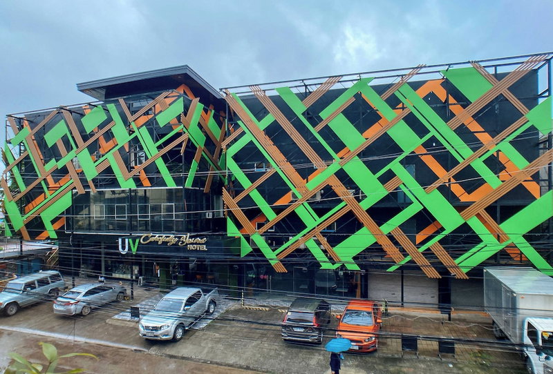 UrbanView @ Lacson Street Bacolod City by RedDoorz, Bacolod, Philippines
