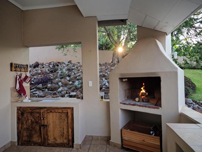 Poinsettia family Cottage, Hazyview, South Africa