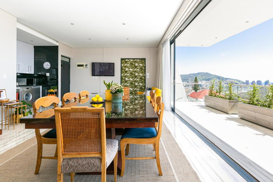 Cambridge Suites #1 - Spectacular Balcony, Cape Town, South Africa