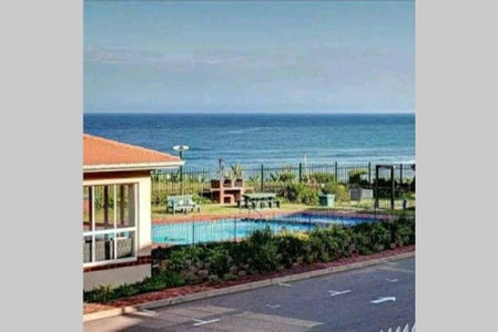 La Mer Stunning Beachfront Apartment, Kingsburgh, South Africa