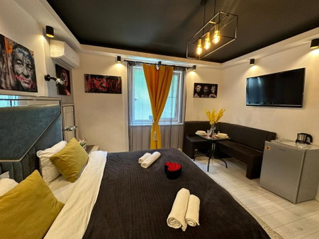 The Fame - Modern Studio in Top Location & Parking, Craiova, Romania
