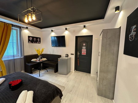 The Fame - Modern Studio in Top Location & Parking, Craiova, Romania