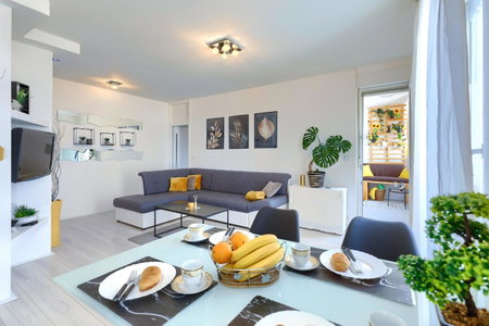Seny Gold, Pula, Croatia