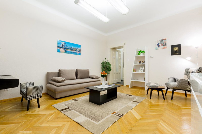 K17 Kinizsi Apartment, Budapest, Hungary