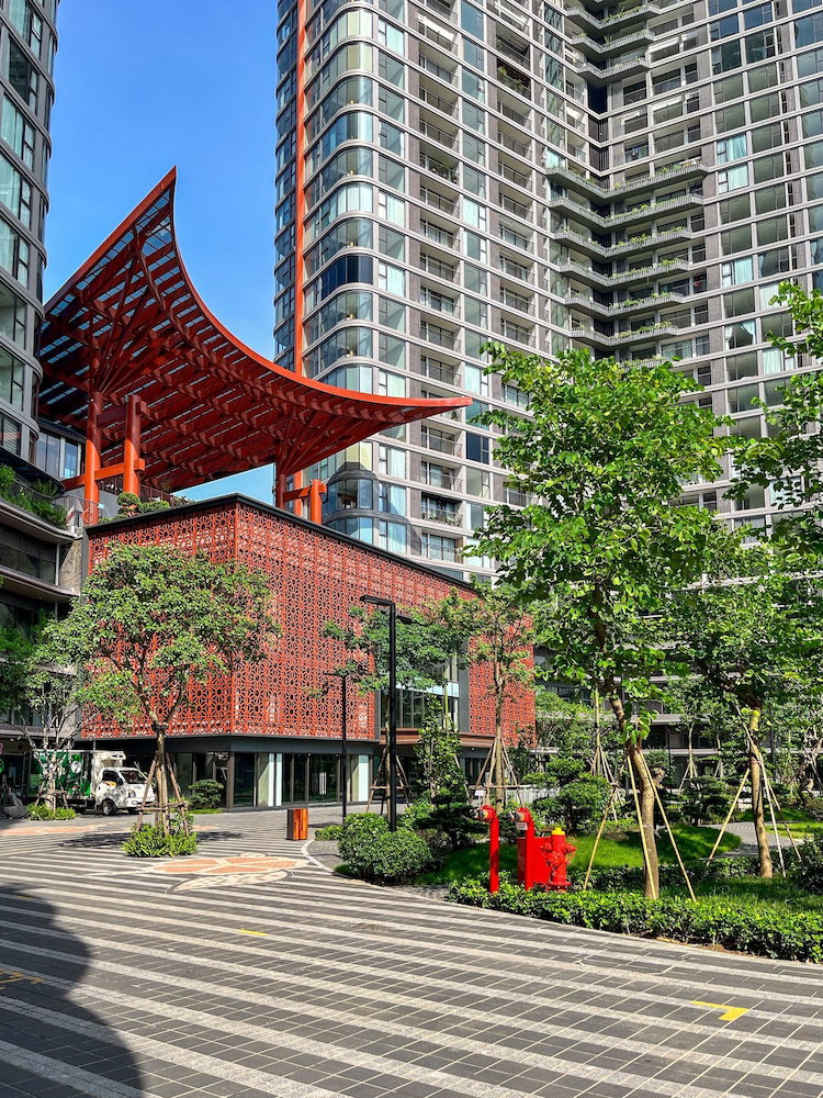 Hotel · Onsen Landmark Luxury Apartments, Van Giang