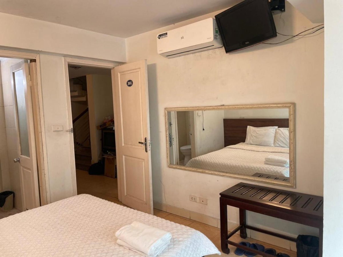 Thủy Tú Hotel, Vietnam