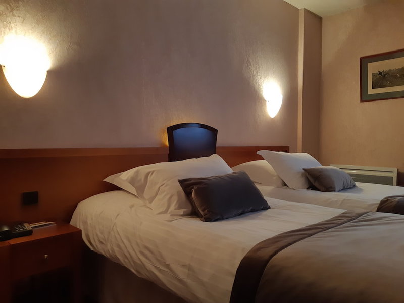 Hotel Chantilly Le Relais D'aumale, Orry-la-Ville, France