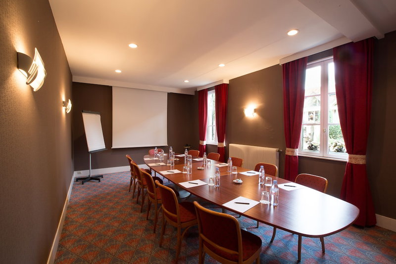 Hotel Chantilly Le Relais D'aumale, Orry-la-Ville, France
