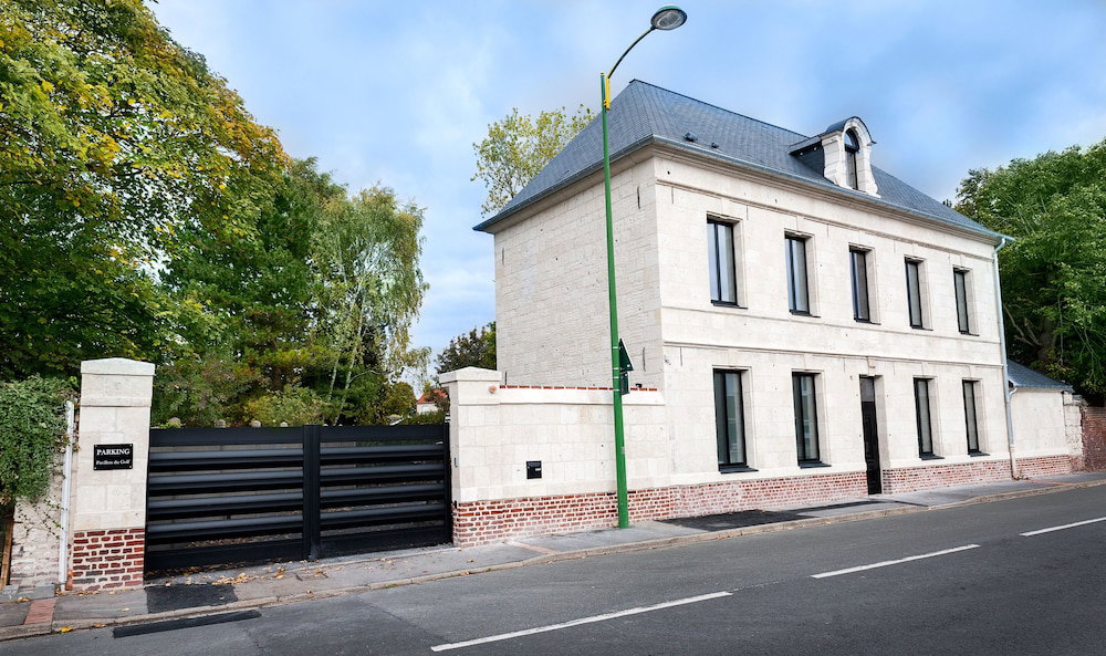 Le Pavillon Du Golf D'Arras, France