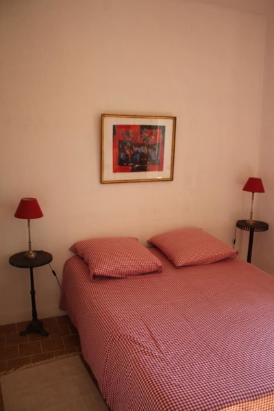 Sous l'abricotier, Durban-Corbières, France