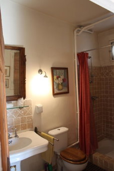 Sous l'abricotier, Durban-Corbières, France