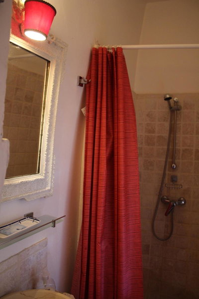 Sous l'abricotier, Durban-Corbières, France