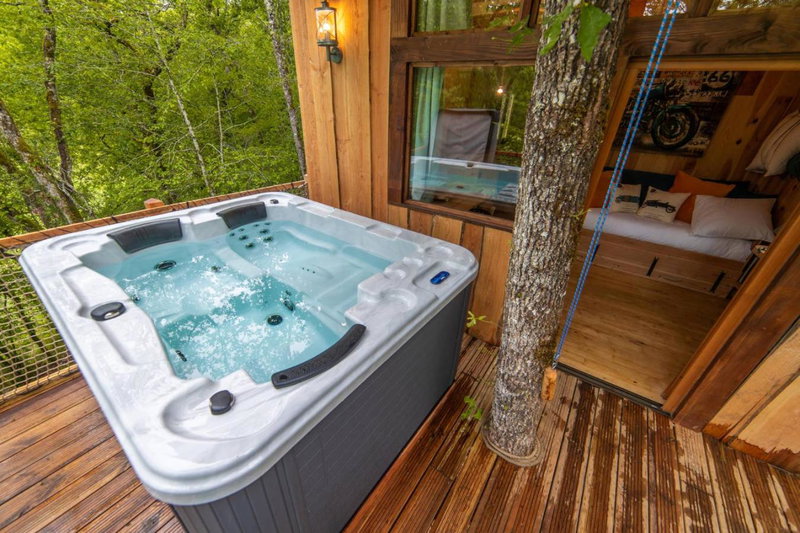Nid'en'Ô cabanes et spa Lot et Dordogne, Lamothe-Fénelon, France