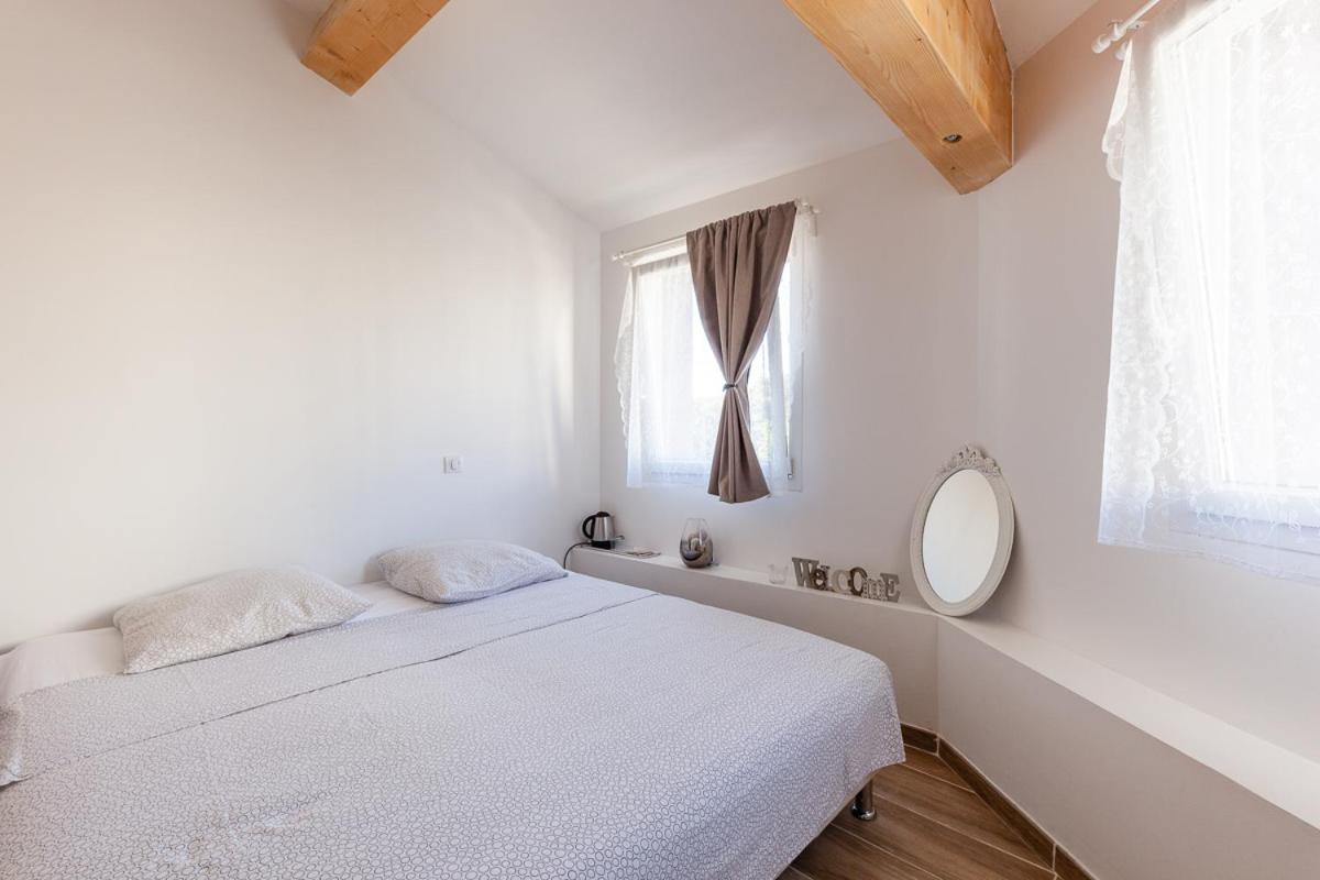 Alpinias Bed and Breakfast, Франция