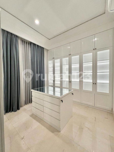 Apartment for rent in North Jakarta, Indonesia · Atmaya Apartment · 4 rooms, 3 baths