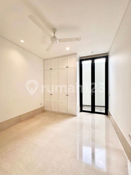Apartment for rent in North Jakarta, Indonesia · Atmaya Apartment · 4 rooms, 3 baths