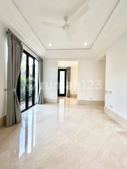 Apartment for rent in North Jakarta, Indonesia · Atmaya Apartment · 4 rooms, 3 baths