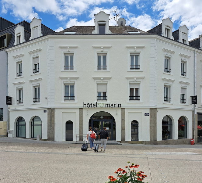 Hôtel et Apparts Marin, Laval, France