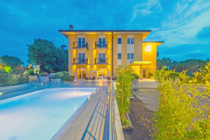 Hotel Nuova Barcaccia, Peschiera del Garda, Italy