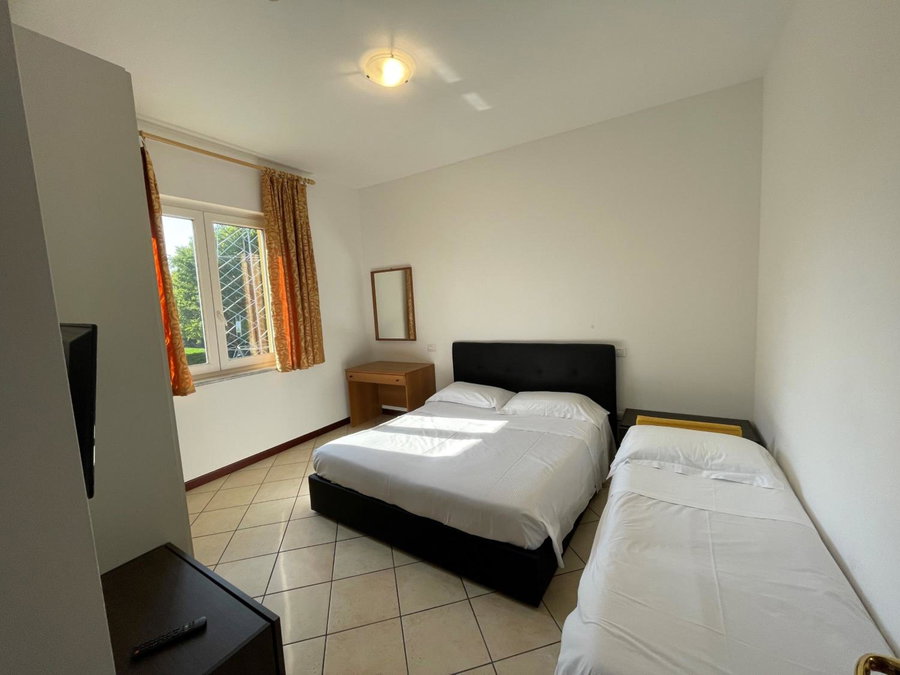 Hotel Nuova Barcaccia, Peschiera del Garda, Italy