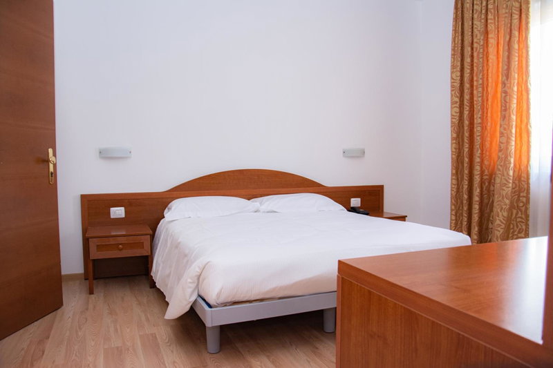 Hotel Nuova Barcaccia, Peschiera del Garda, Italy