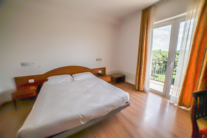 Hotel Nuova Barcaccia, Peschiera del Garda, Italy