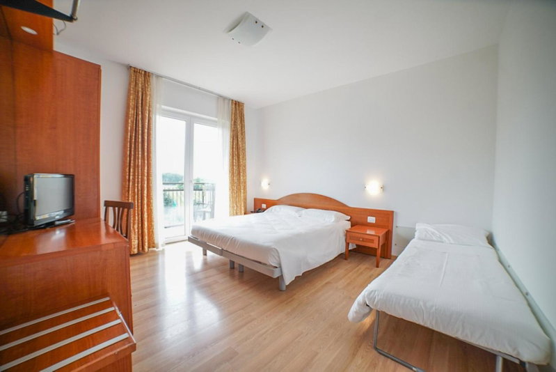 Hotel Nuova Barcaccia, Peschiera del Garda, Italy