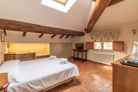 Casa Isolani Guest House Santo Stefano, Bologna, Italy