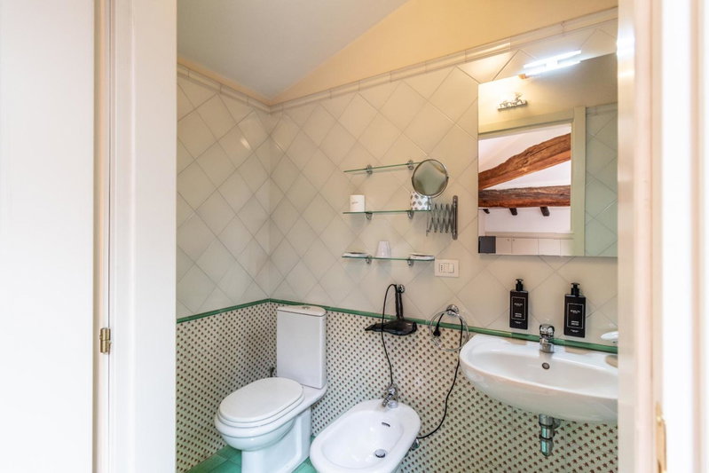 Casa Isolani Guest House Santo Stefano, Bologna, Italy