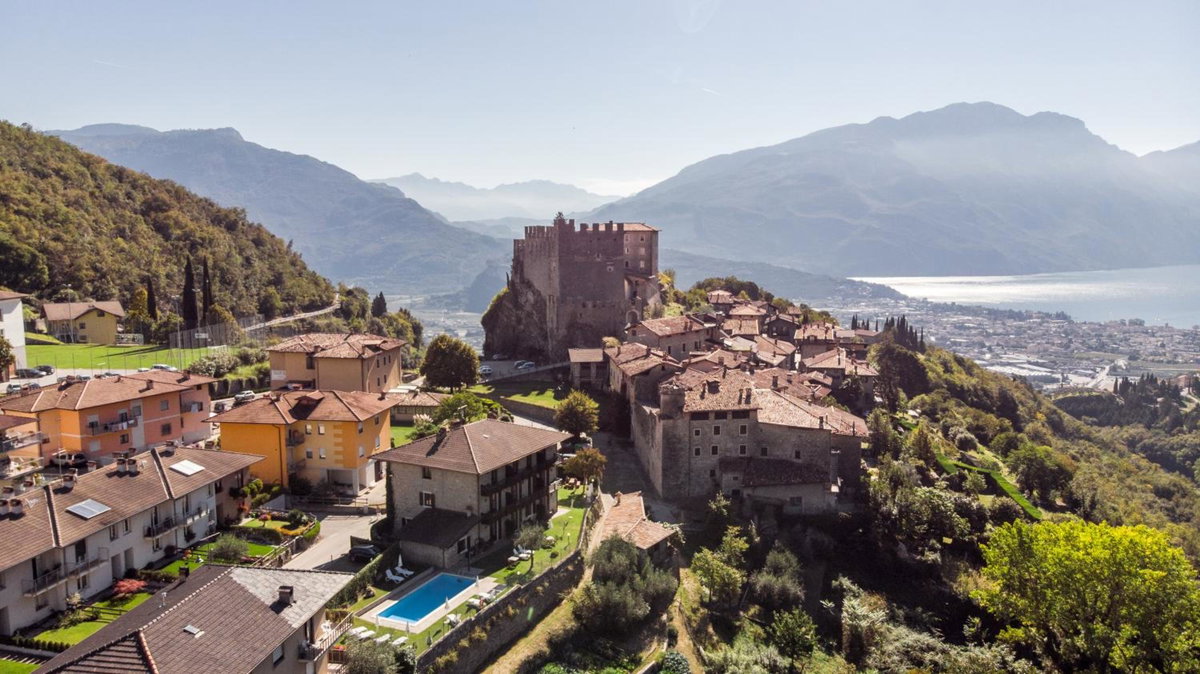 Hotel · Hotel Antica Croce - Gardaslowemotion, Tenno