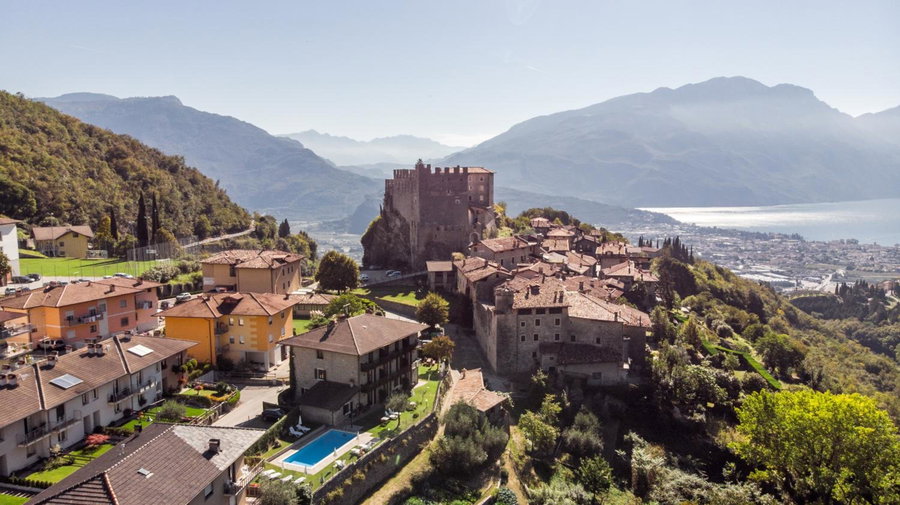 Hotel Antica Croce - Gardaslowemotion, Tenno, Italy