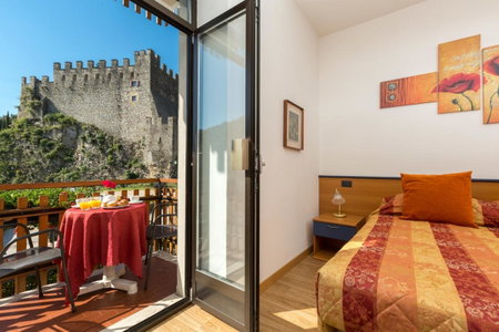Hotel Antica Croce - Gardaslowemotion, Tenno, Italy