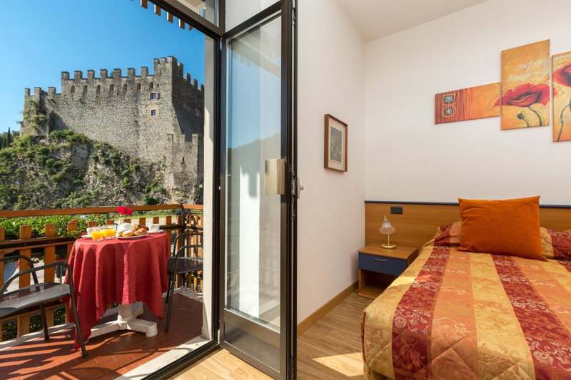 Hotel Antica Croce - Gardaslowemotion, Tenno, Italy