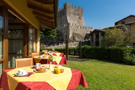 Hotel Antica Croce - Gardaslowemotion, Tenno, Italy