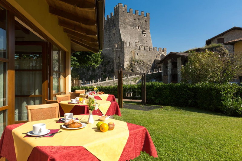 Hotel Antica Croce - Gardaslowemotion, Tenno, Italy
