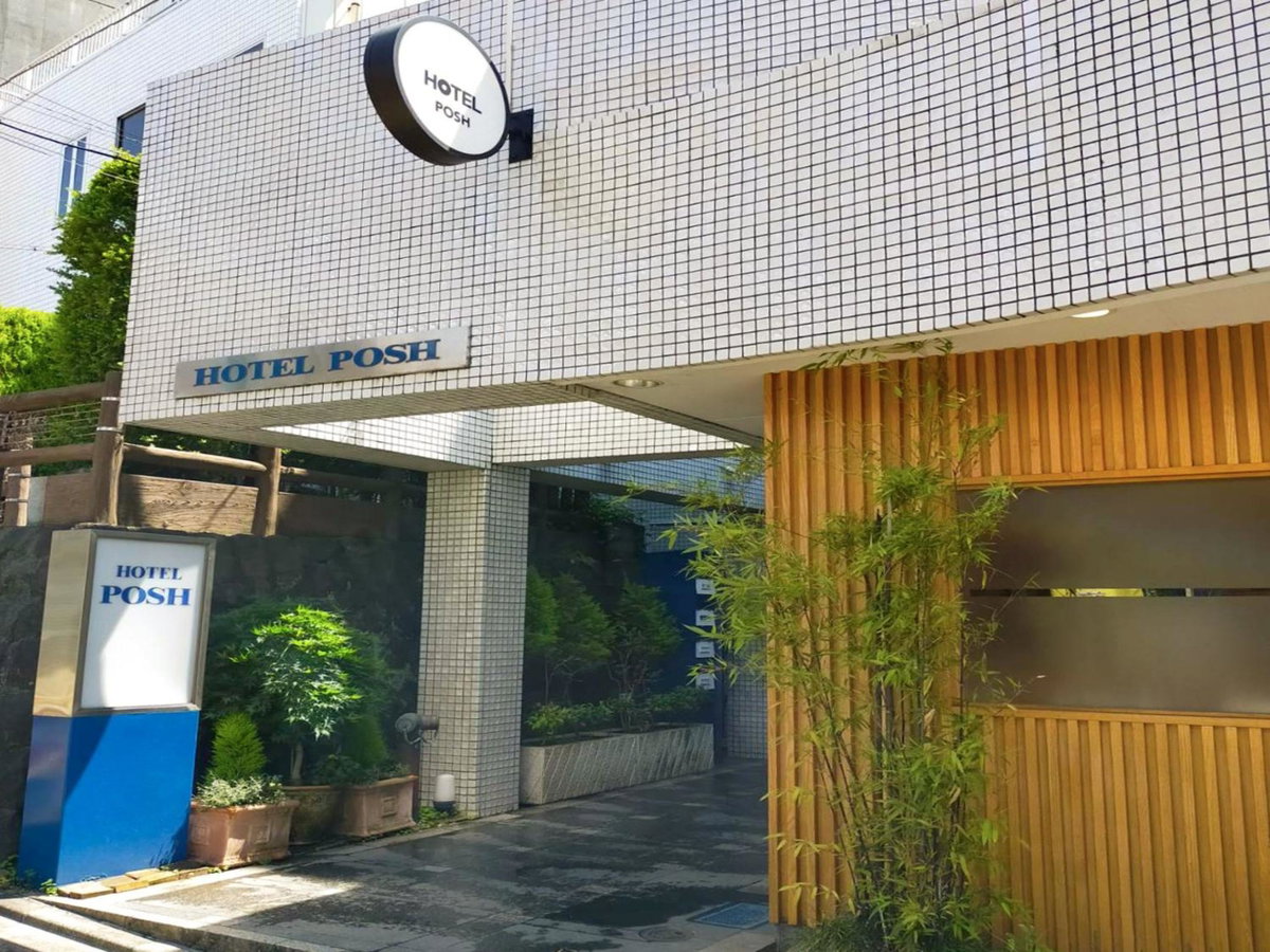 Hotel Posh, Japan
