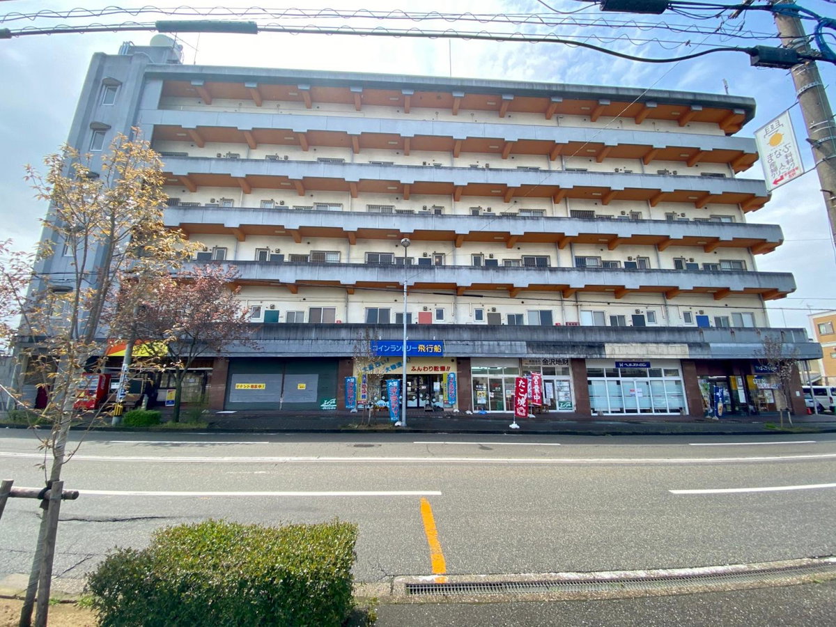 KR Apartment in Kanazawa, Japan